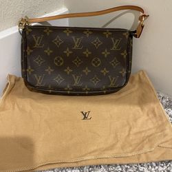 Gently Used Louis Vuitton Pochette Purse