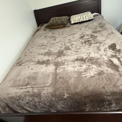 Queen Bed Solid Wood