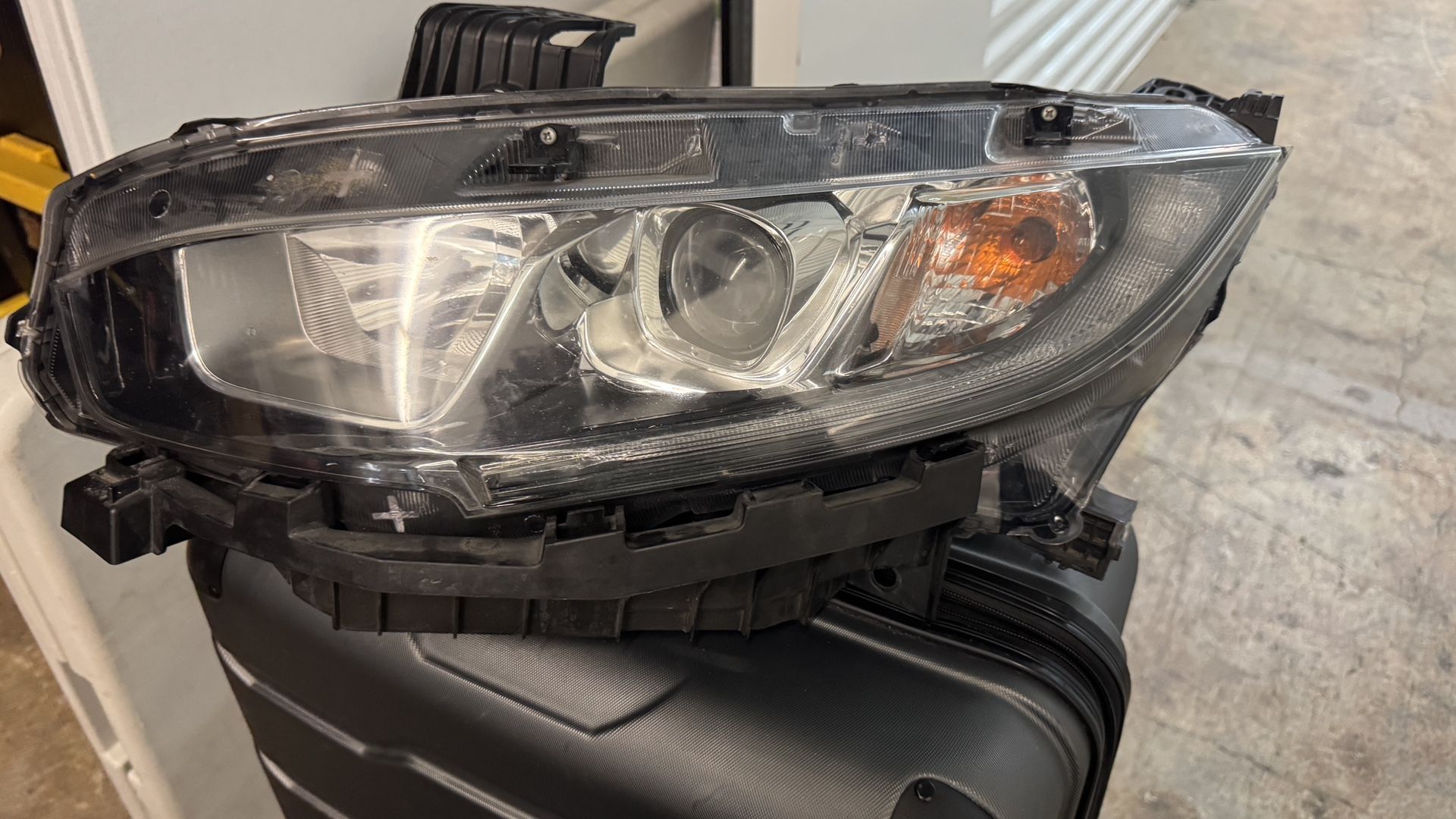 16-20’ Honda Civic Driver Headlight