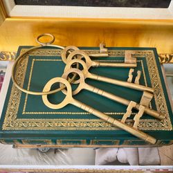 Vintage Solid Brass Decorative Skeleton Keys (5 Assorted Size Keys on Oversized Brass Ring)