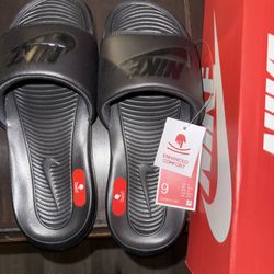 Black Nike Sandals (size 9)