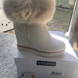 Size 8 White Boots With Fur