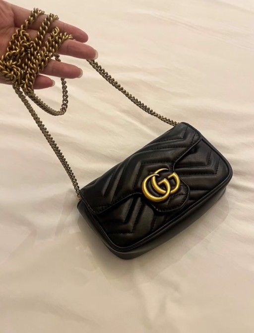 Gold vintage double G logo with key ring V-shaped spun leather cowhide shoulder bag crossbody bag super mini ladies black