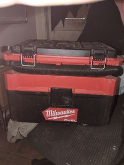 Milwaukee M18 FUEL Packout 2.5 Gallon Wet/Dry Vacuum (Model 0970-20)