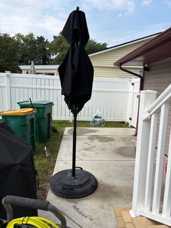 Patio Umbrella with Round Base
