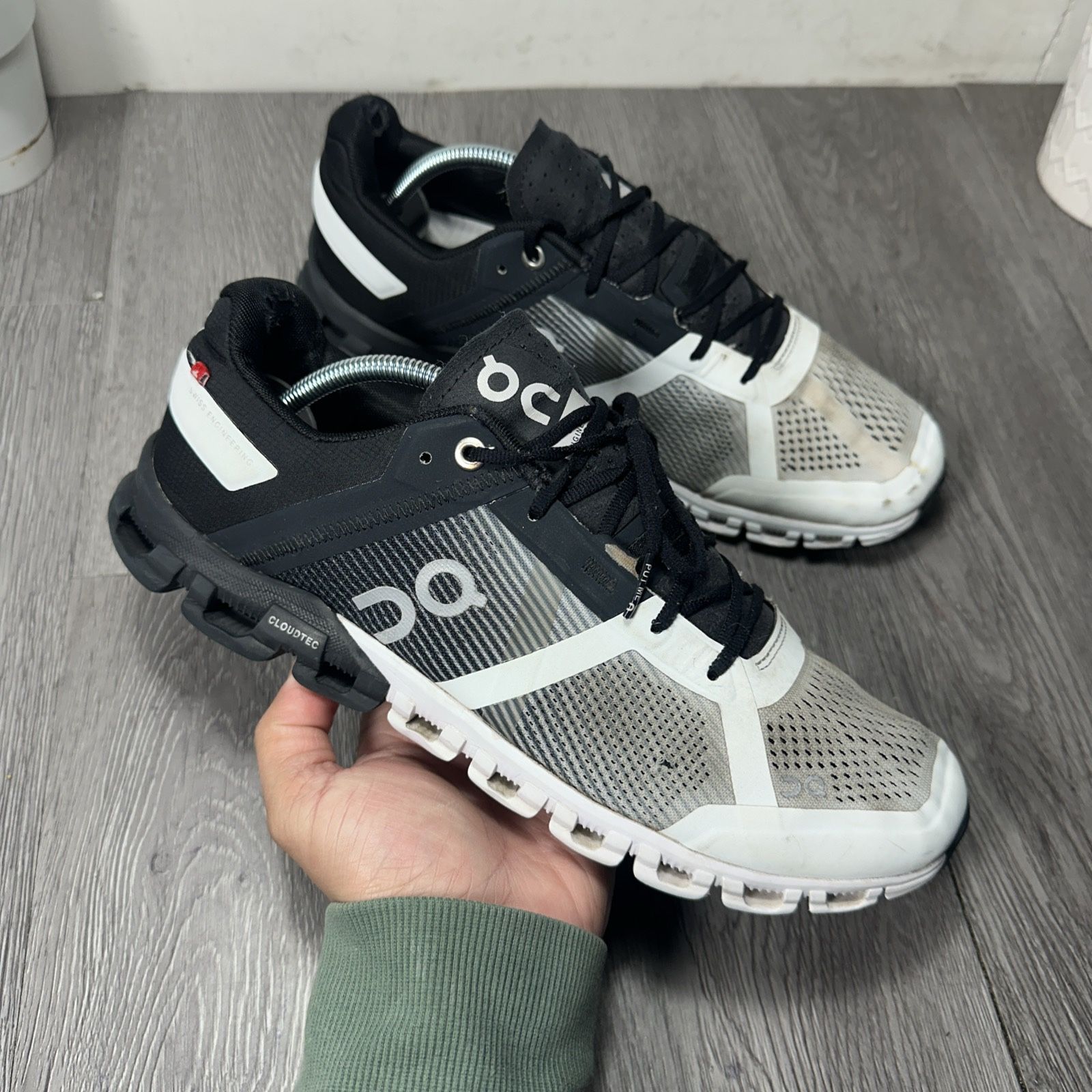 on cloudflow 2.0 mens size 8.5 shoes white black athletic running sneakers
