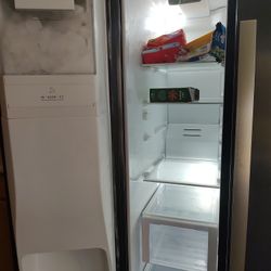 Whirlpool Side By Side Refrigerator Freezer 