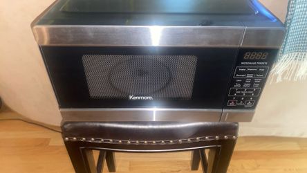 KENMORE MICROWAVE ( Black/ stainless steel) 0.9 Cu. Ft