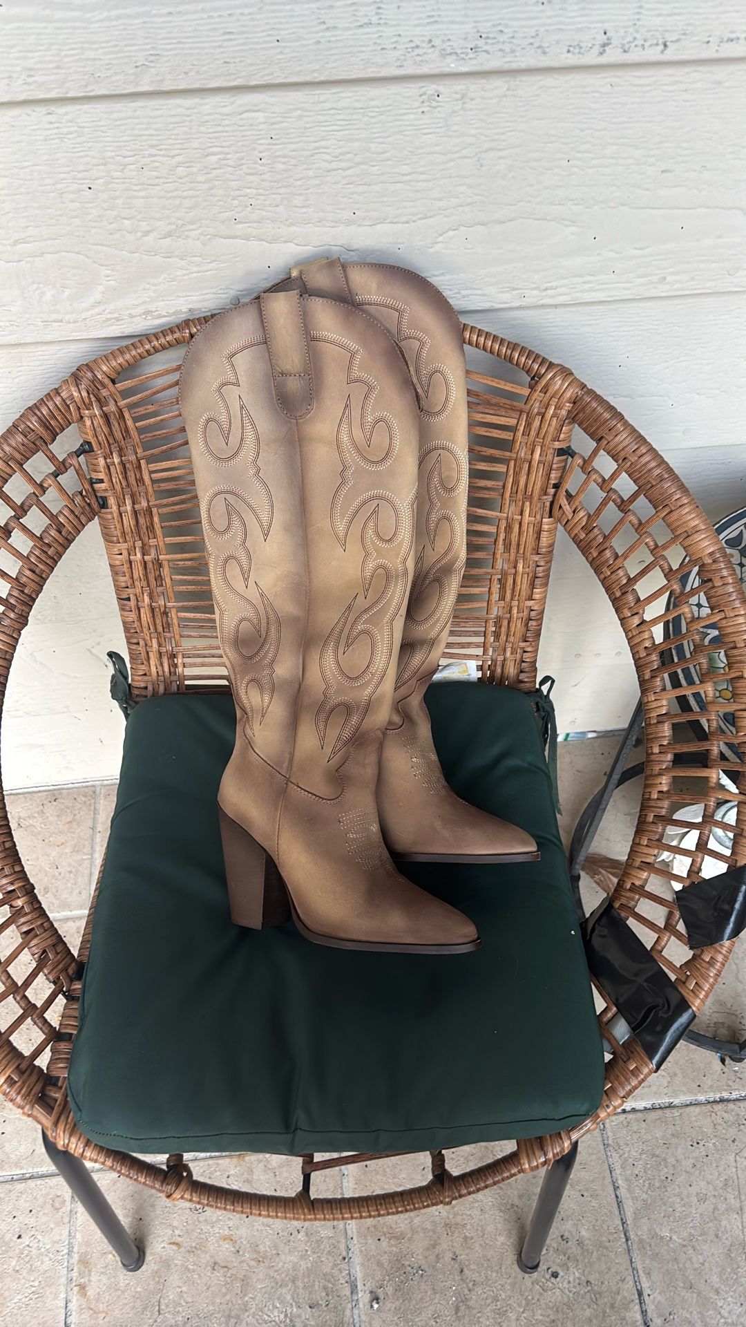 Women Size 8 Cowboy boots