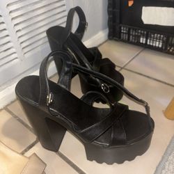 Women’s Shoes Size 6/7