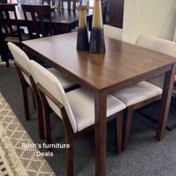 Beautiful! 5-pc Dining Table Set Walnut Finish NEW