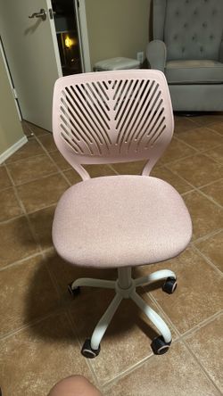 Pink kid desk chair