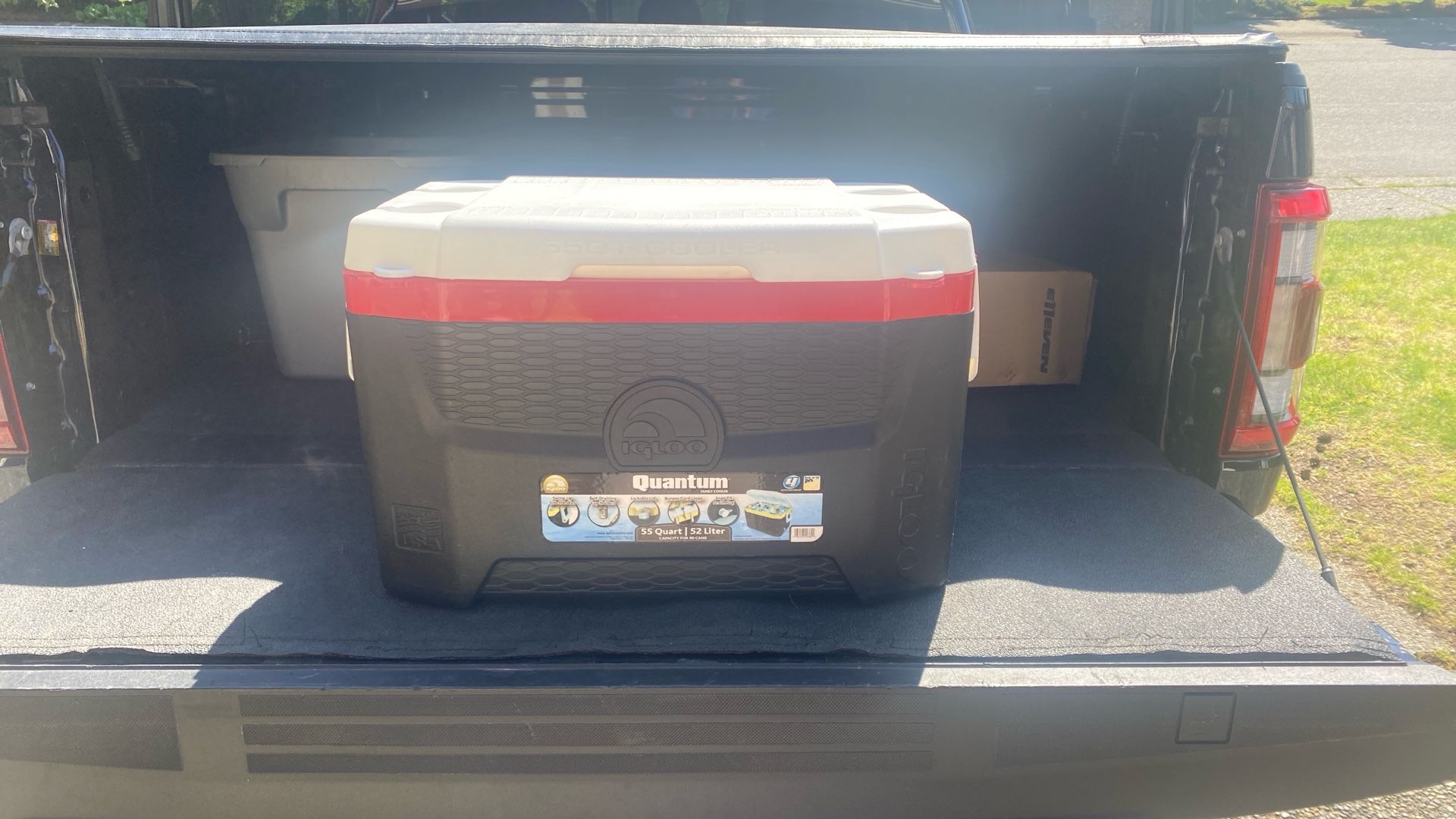 Igloo Quantum 55 Quart Cooler