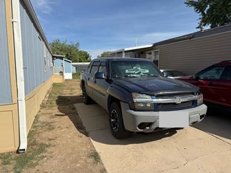 2002 Chevy Avalanche Z71 4x4 – $2,500 OBO