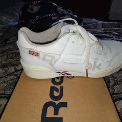 Boys Reebok Sz 5