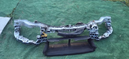Soporte para Radiador parte de arriba de Ford focus del 2013 al 2018  Upper radiator support for Ford Focus (2013–2018) $70