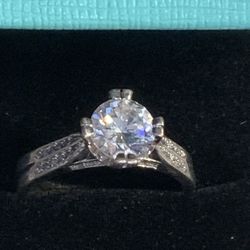 Stunning Sterling Silver Solitaire Ring 