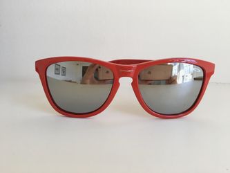 Red reflective sunglasses