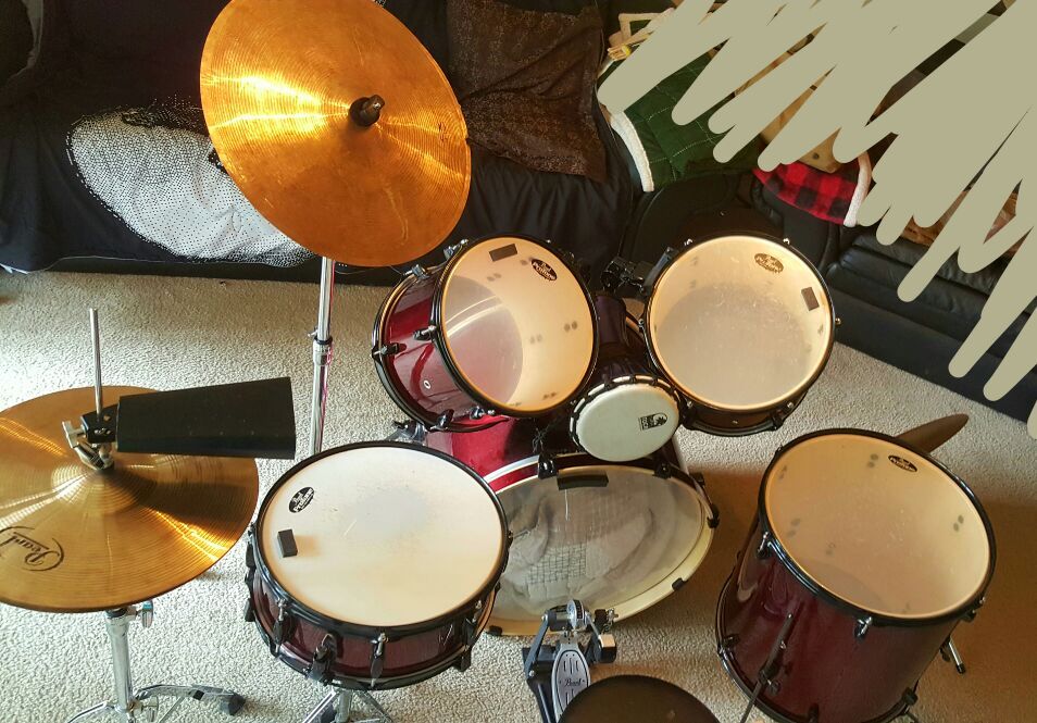 Pearl Forum Series Drum Set