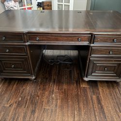 Haverty’s Solid Wood Distressed Office Desk 