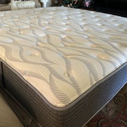 KING SIZE SERTA MATTRESS