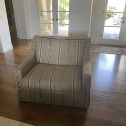 Oversized Swivel Lounge Chair