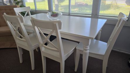White wood dining table