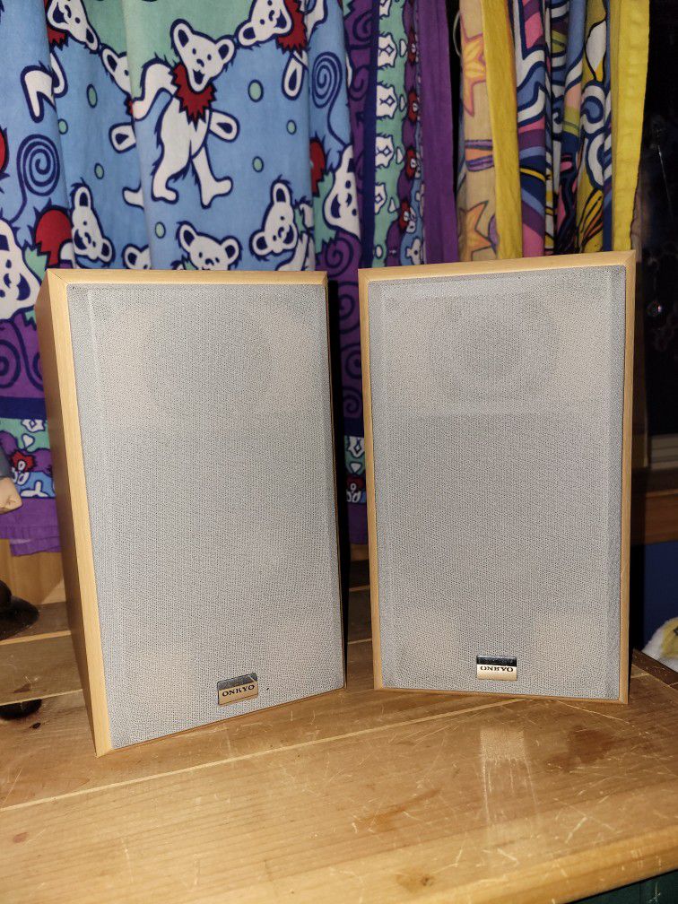 Hard-Wood Onkyo Shelf Speaker's (Model D-N5TX, Tested)