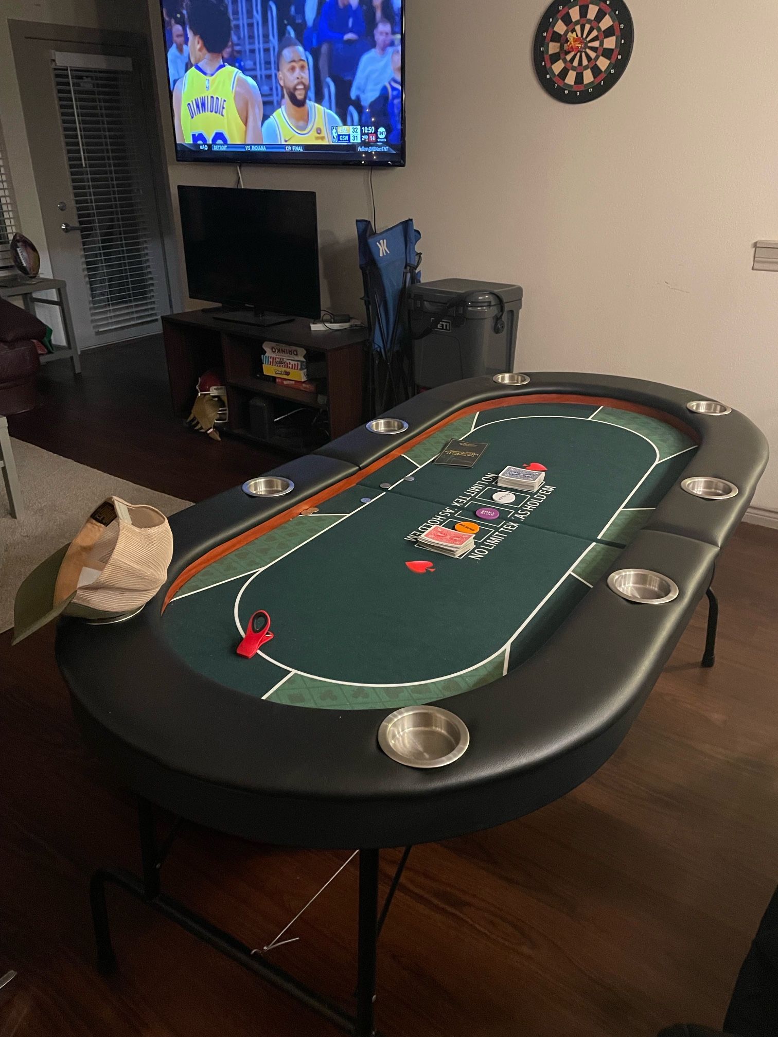 8 person poker table