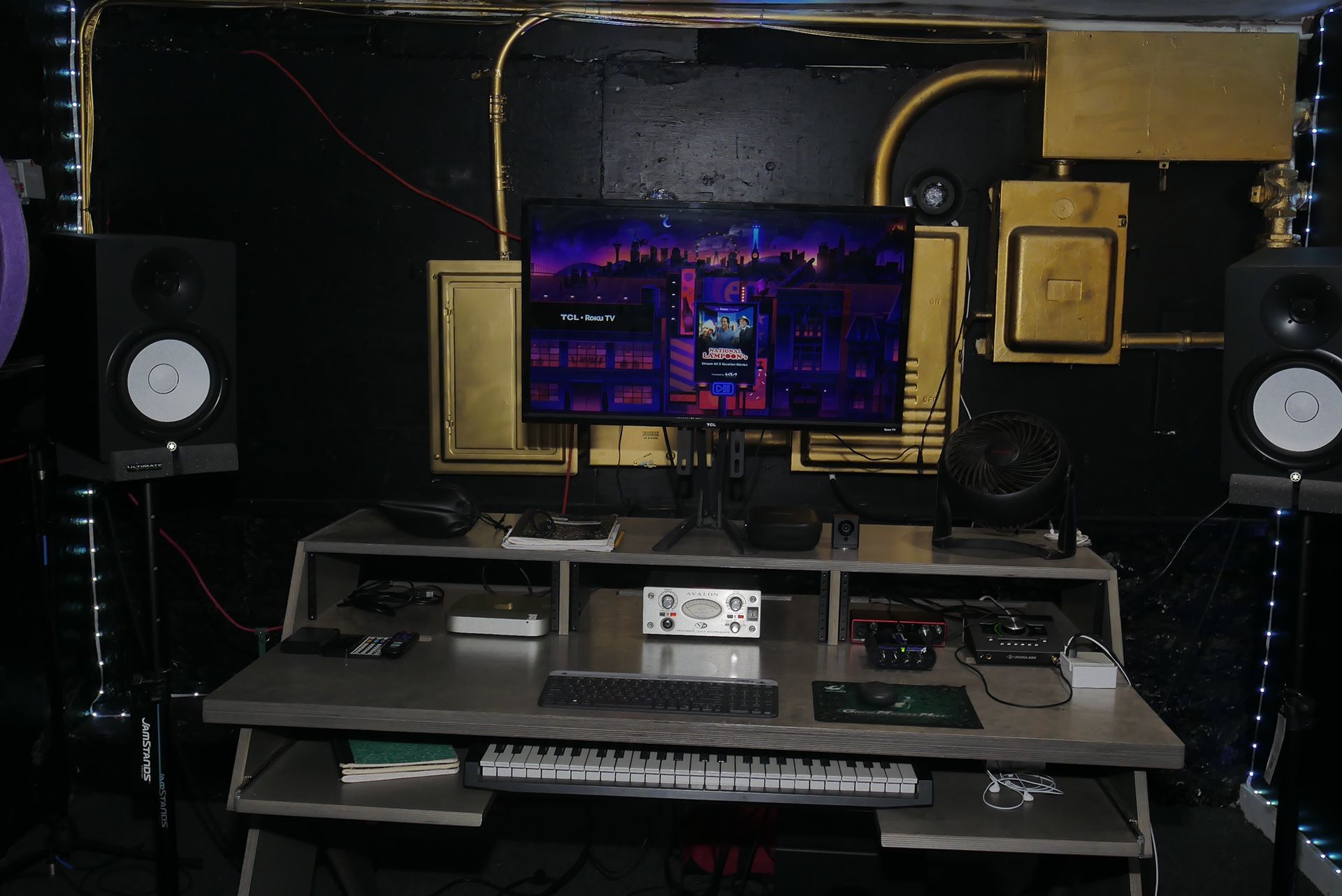 Output Platform Studio Desk