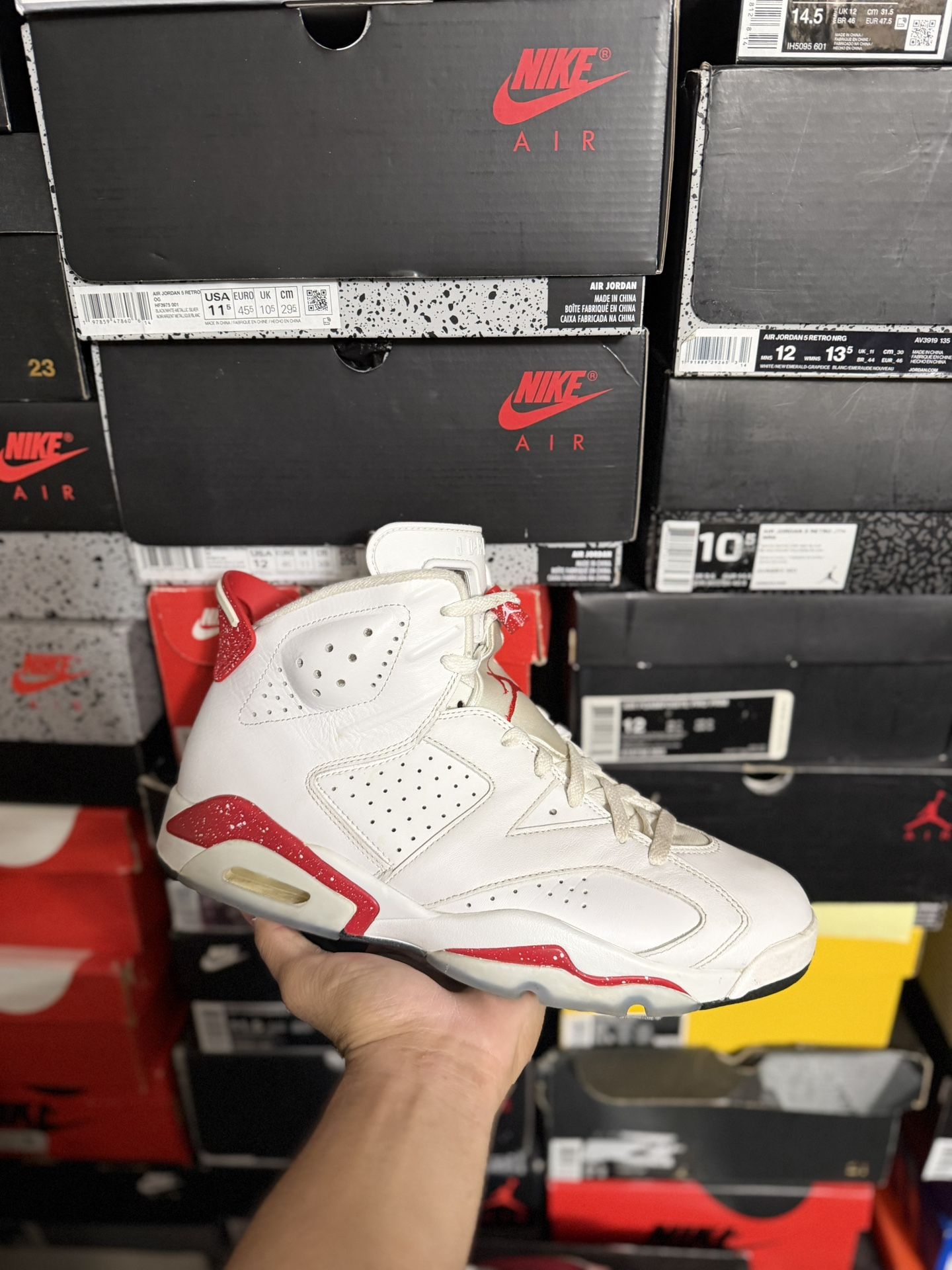 Jordan Red Oreo 6s size 12 Close To VNDS