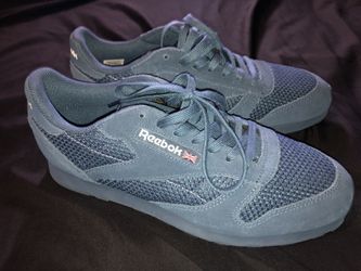 Reebok. Size 10