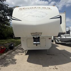 2011 Montana 5th Wheel