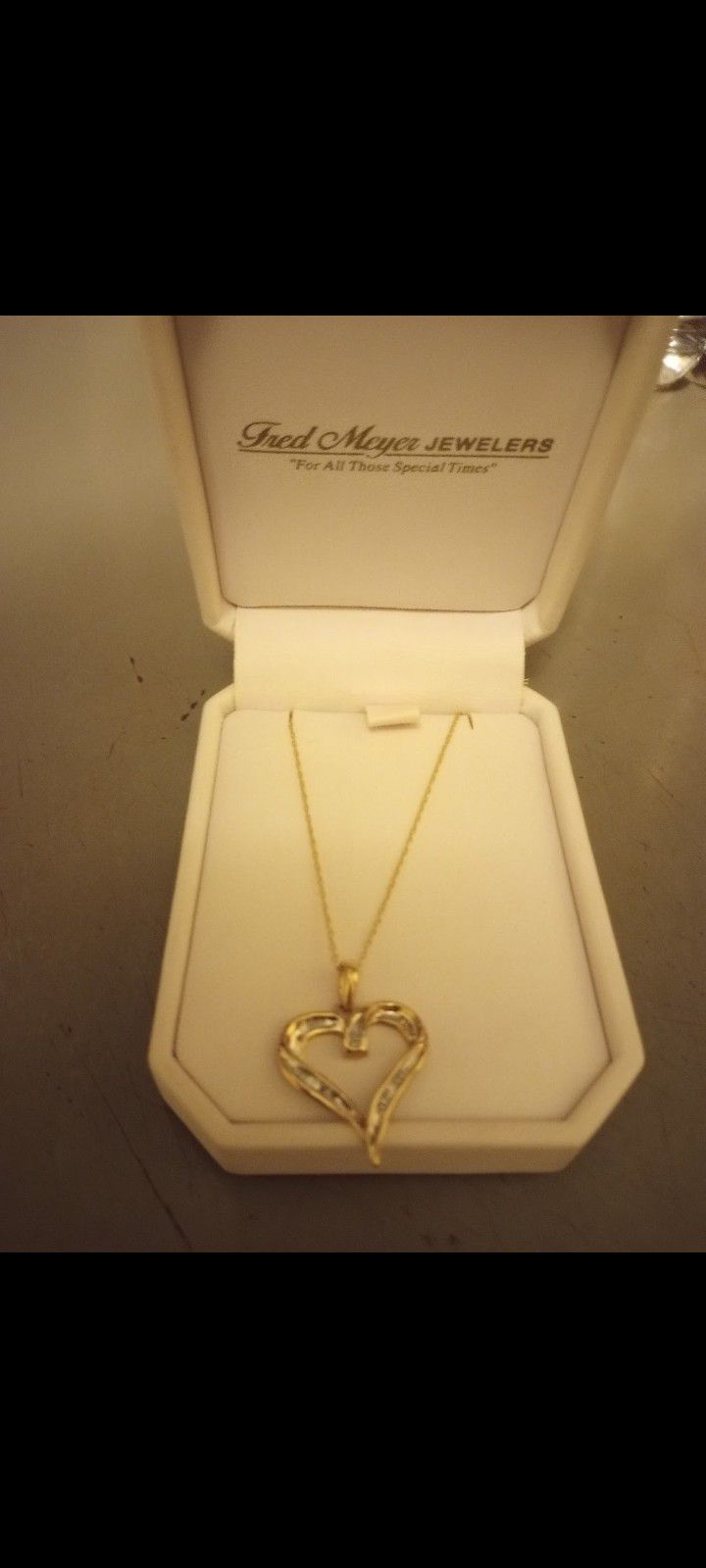 BEAUTIFUL REAL 10KT GOLD NECKLACE HEART PENDANT