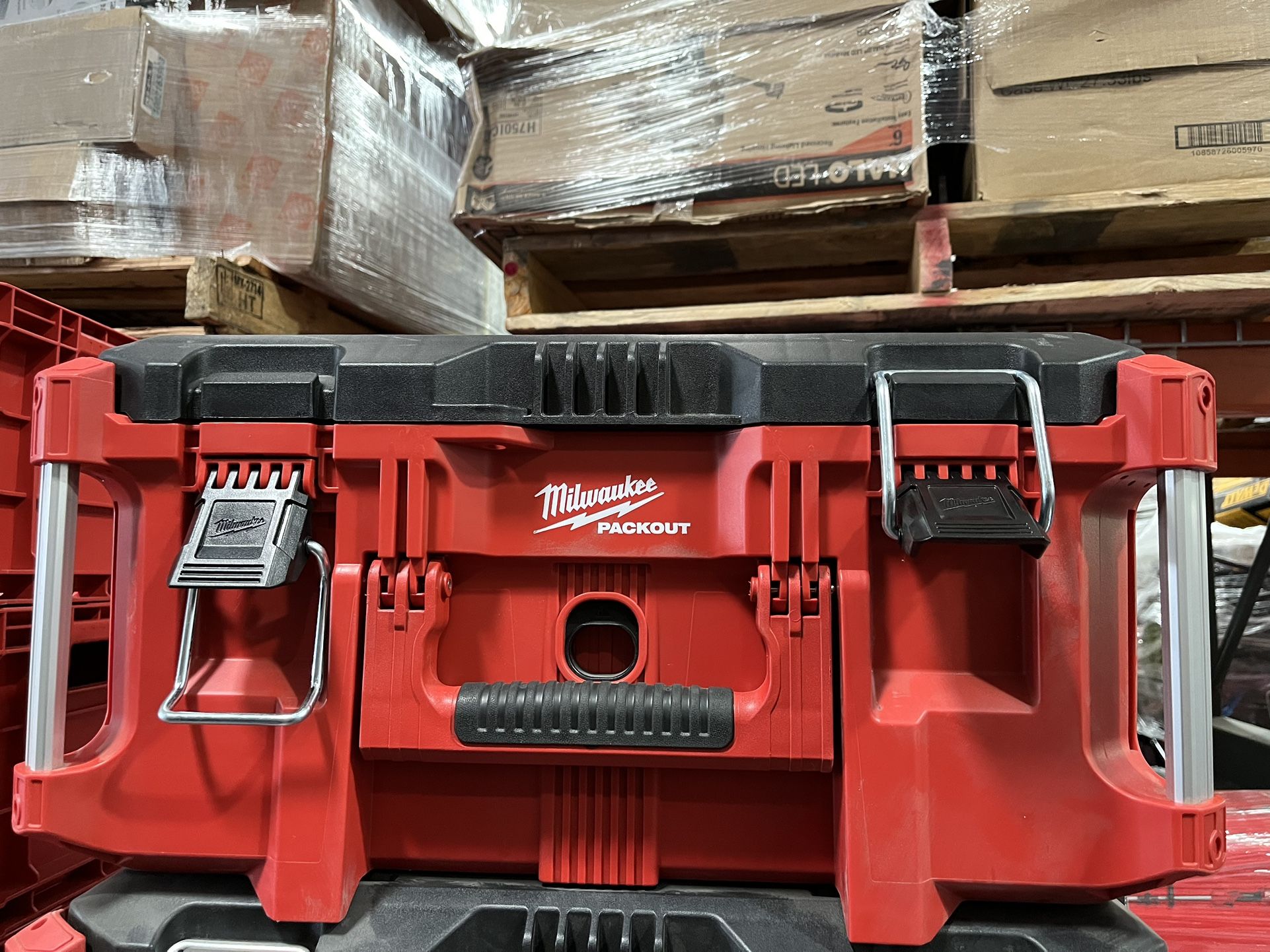 Milwaukee PACKOUT 22 in. Large Portable Tool Box
