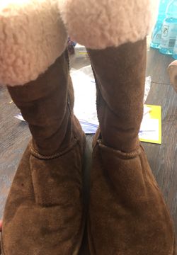 Bear paw size 6 only worn twice