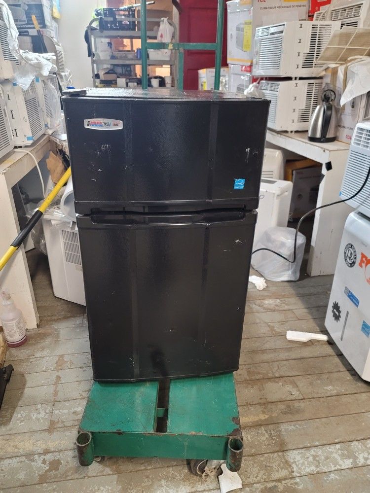 MicroFridge Mini Refrigerator With Two Doors Freezer And Fridge