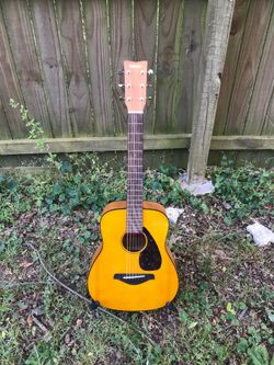 Yamaha ACOUSTIC GUITAR
