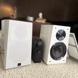 pair of LIMITED EDITION SVS ULTRA BOOKSHELF SPEAKERS  6,5 inches 2-way with NAD amp