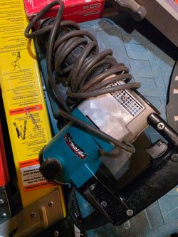Makita HK1810 power scraper