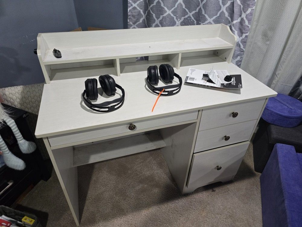 Computer Desk And Samsung S22 Ultra Screen Protector