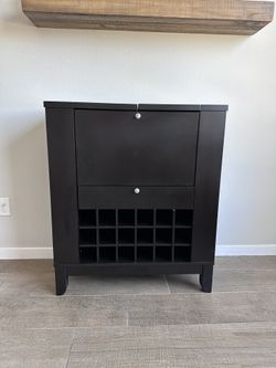 Bar cabinet Great Condition
