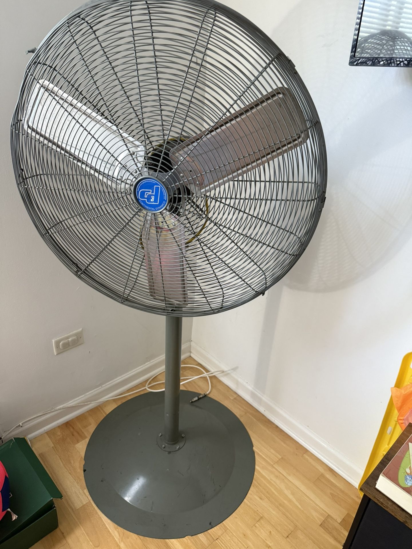 Powerful Industrial Floor Fan – Great Condition!