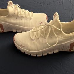 Women’s Nike Metcon Size 8