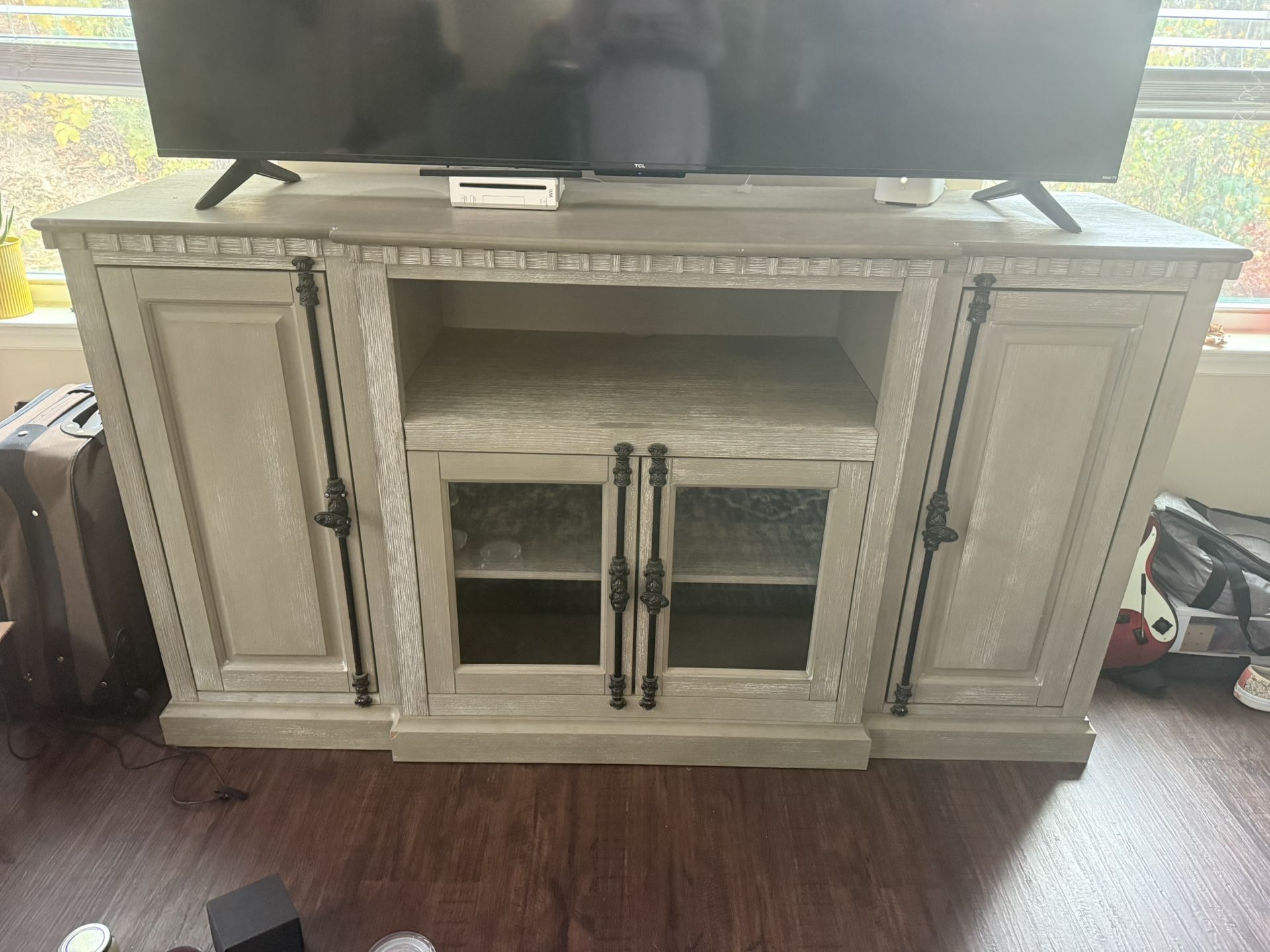 Broyhill TV Stand