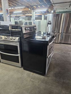Black Electric Range with Glass Cooktop
