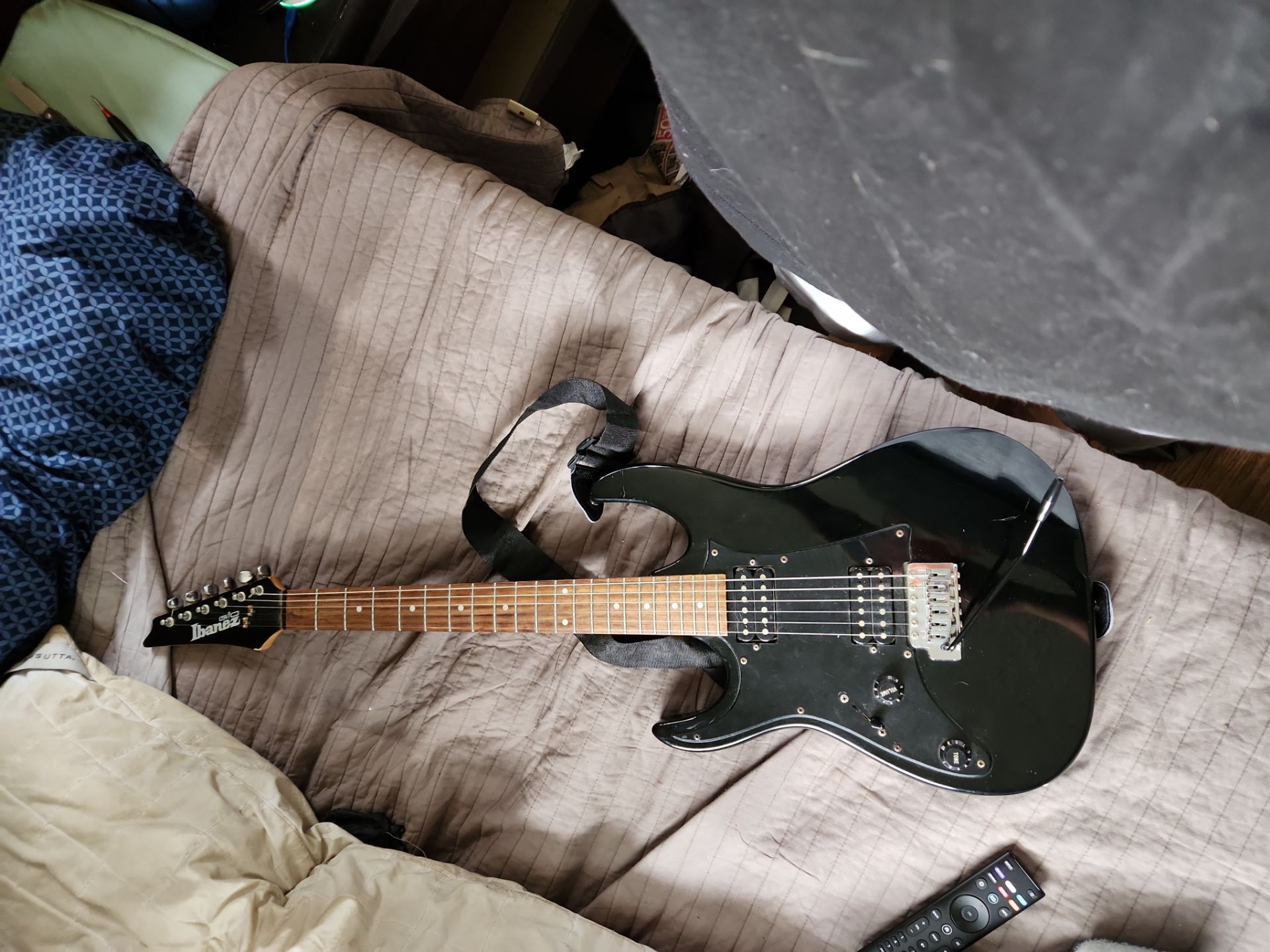 LH - Ibanez Geo with whammy bar