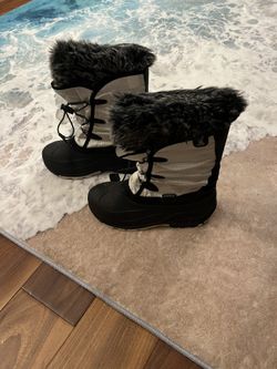 Kamik Girl’s Snow Boots Size 4