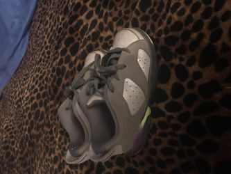 Jordan retro 6 size 9c kids