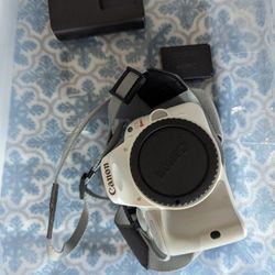 Canon SL1 - Like New